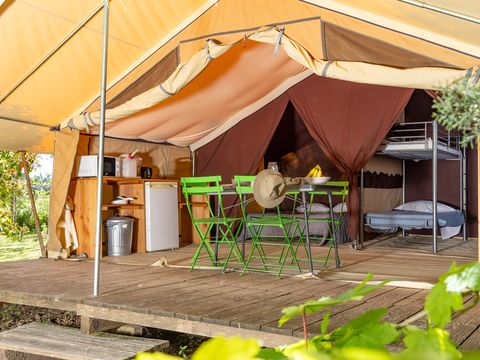 TENTE 5 personnes - Tente Nature - 2 chambres (sans sanitaire) TENTE 5 personnes - Tente Nature - 2 chambres (sans sanitaire)