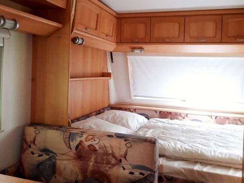 CARAVANE 2 personnes - (Sans sanitaires)