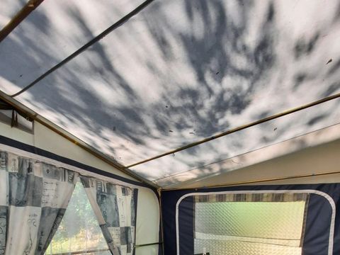 CARAVANE 4 personnes - (Sans sanitaires)