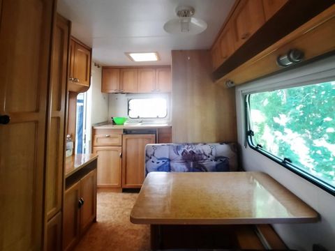 CARAVANE 4 personnes - (Sans sanitaires)