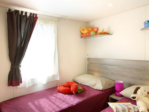 MOBILHOME 4 personnes - COTTAGE 2 chambres (TV - terrasse couverte 7m² - superficie 26m²)