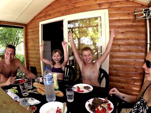 MOBILHOME 4 personnes - COTTAGE 2 chambres (TV - terrasse couverte 7m² - superficie 26m²)