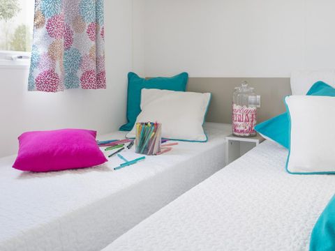 MOBILHOME 4 personnes - Confort + 26m² (2 chambres) + terrasse couverte 10m²