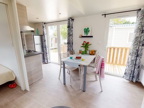 MOBILHOME 5 personnes - Home Flower Premium 26,5m² (2 chambres, 4 adultes max + 1 petit enfant) terrasse couverte 16m²