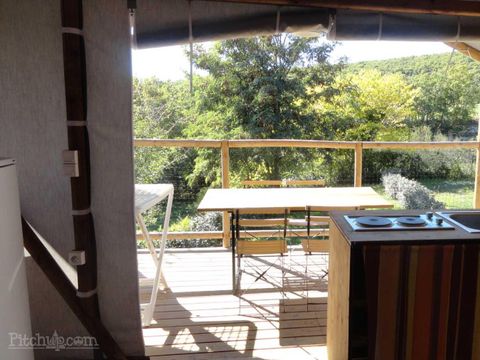 TENTE TOILE ET BOIS 4 personnes - Cabane Lodge sur pilotis Confort 24m² (2 chambres) - terrasse couverte 10m²