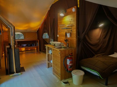 TENTE 4 personnes - Canadienne avec poêle à bois