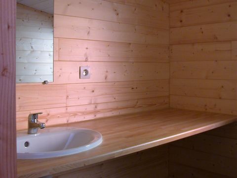 CHALET 5 personnes - Confort été - 2 chambres - TV - PLANCHA - WIFI