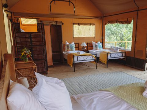 TENTE TOILE ET BOIS 6 personnes - Lodge Maasai Mara - 31 m² + 12.5 m² + terrasse 23 m²