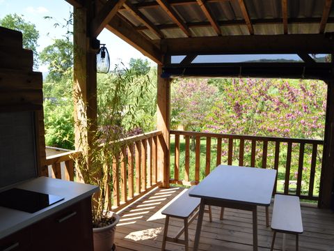 HÉBERGEMENT INSOLITE 4 personnes - Le Balcon des Duyes