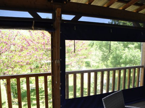 HÉBERGEMENT INSOLITE 4 personnes - Le Balcon des Duyes