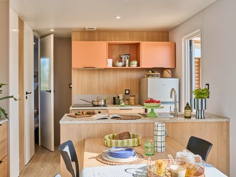 MOBILHOME 6 personnes - NEW // Cottage Premium 3 chambres - 2 salles de bain + 2 WC + Terrasse semi-couverte + Clim + TV