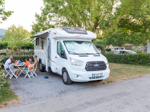 Emplacement - Forfait Grand Confort Avec électricité et eau