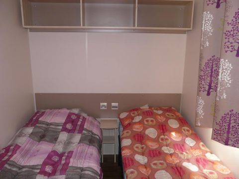 MOBILHOME 4 personnes - CLASSIQUE deux chambres , avec sanitaires