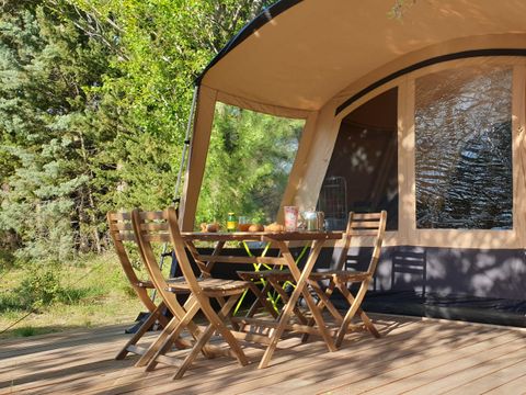 Tente en toile et en bois 4 personnes - Tente prêt à camper 28 m² - terrasse semi-couverte - sans sanitaire