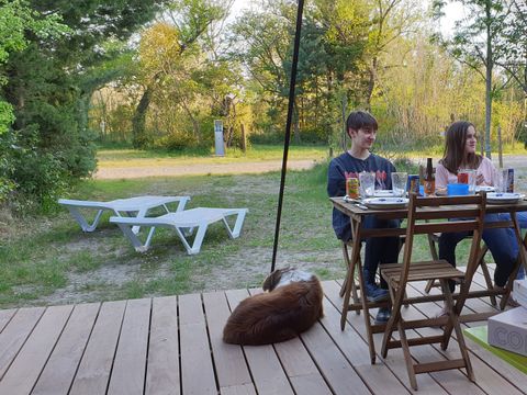 Tente en toile et en bois 4 personnes - Tente prêt à camper 28 m² - terrasse semi-couverte - sans sanitaire