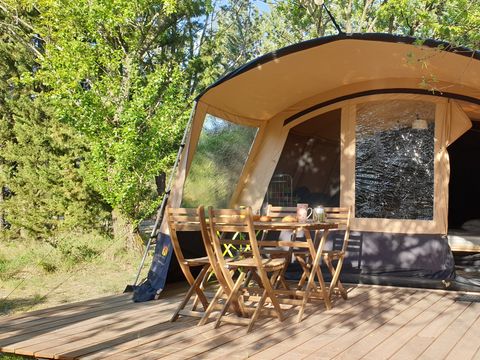 Tente en toile et en bois 4 personnes - Tente prêt à camper 28 m² - terrasse semi-couverte - sans sanitaire