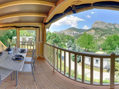 TENTE TOILE ET BOIS 5 personnes - Toilé Nature Luxe 32m² - Jacuzzi - 4 ad + 1 enf TENTE TOILE ET BOIS 5 personnes - Toilé Nature Luxe 32m² - Jacuzzi - 4 ad + 1 enf