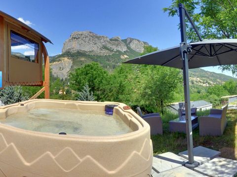 TENTE TOILE ET BOIS 5 personnes - Toilé Nature Luxe 32m² - Jacuzzi - 4 ad + 1 enf TENTE TOILE ET BOIS 5 personnes - Toilé Nature Luxe 32m² - Jacuzzi - 4 ad + 1 enf