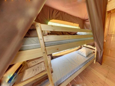 TENTE TOILE ET BOIS 5 personnes - Toilé Nature Luxe 32m² - Jacuzzi - 4 ad + 1 enf TENTE TOILE ET BOIS 5 personnes - Toilé Nature Luxe 32m² - Jacuzzi - 4 ad + 1 enf