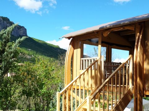 TENTE TOILE ET BOIS 5 personnes - Toilé Nature Luxe 32m² - Jacuzzi - 4 ad + 1 enf TENTE TOILE ET BOIS 5 personnes - Toilé Nature Luxe 32m² - Jacuzzi - 4 ad + 1 enf