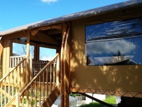 TENTE TOILE ET BOIS 5 personnes - Toilé Nature Luxe 32m² - Jacuzzi - 4 ad + 1 enf TENTE TOILE ET BOIS 5 personnes - Toilé Nature Luxe 32m² - Jacuzzi - 4 ad + 1 enf