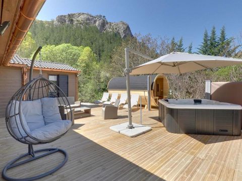 CHALET 6 personnes - Chalet Prestige 75m² - Jacuzzi - 2 Salles de bain CHALET 6 personnes - Chalet Prestige 75m² - Jacuzzi - 2 Salles de bain