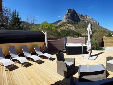 CHALET 6 personnes - Chalet Prestige 75m² - Jacuzzi - 2 Salles de bain CHALET 6 personnes - Chalet Prestige 75m² - Jacuzzi - 2 Salles de bain