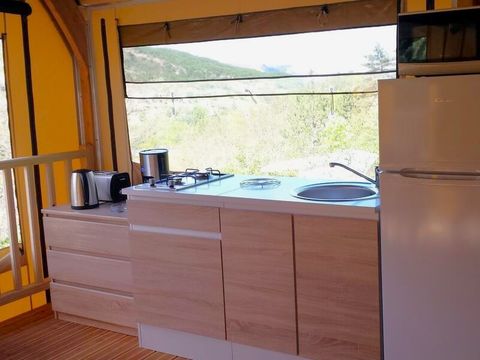 LODGE 5 personnes - Tente Nature Lodge SPA - 3 chambres - Cuisine équipée - Salle de bain LODGE 5 personnes - Tente Nature Lodge SPA - 3 chambres - Cuisine équipée - Salle de bain