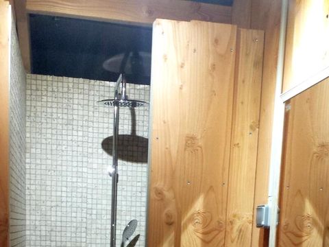 LODGE 5 personnes - Tente Nature Lodge SPA - 3 chambres - Cuisine équipée - Salle de bain LODGE 5 personnes - Tente Nature Lodge SPA - 3 chambres - Cuisine équipée - Salle de bain