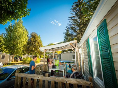 Mobilhome 1/6 personnes - Orchidée Grand Confort 35m² - 2 chambres - Terrasse couverte - CLIM - TV - Lave-vaisselle