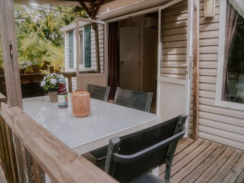 Mobilhome 1/6 personnes - Orchidée Grand Confort 35m² - 2 chambres - Terrasse couverte - CLIM - TV - Lave-vaisselle