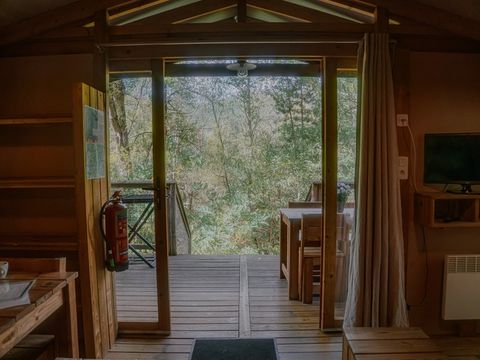 Hébergement 4/7 personnes - Cabane Lodge Premium sur pilotis 32m² - 2 chambres - Avec sanitaires - Terrasse - TV