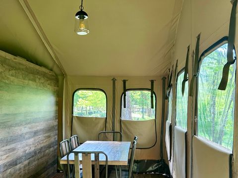 Tente en toile et en bois 5 personnes - Lodge Kenya Evasion Confort 34m² - 2 chambres 2/5 personnes (avec sanitaires) + Terrasse 5 pers.