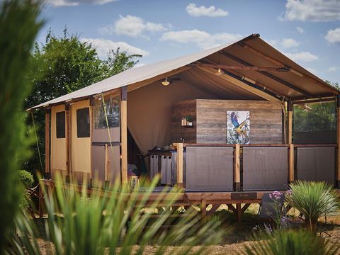 Tente en toile et en bois 5 personnes - Lodge Kenya Evasion Confort 34m² - 2 chambres 2/5 personnes (avec sanitaires) + Terrasse 5 pers.