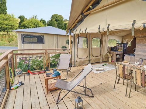 Tente en toile et en bois 5 personnes - Lodge Kenya Evasion Confort 34m² - 2 chambres 2/5 personnes (avec sanitaires) + Terrasse 5 pers.