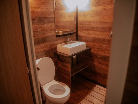 Tente en toile et en bois 2/5 personnes - Lodge Kenya Evasion Confort 34m² - 2 chambres - Avec sanitaires - Terrasse