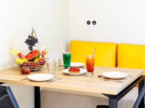 MOBILHOME 2 personnes - Charme 20m² Confort (1ch - 2pers.) + Clim + Terrasse non-couverte