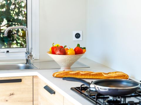 MOBILHOME 2 personnes - Charme 20m² Confort (1ch - 2pers.) + Clim + Terrasse non-couverte