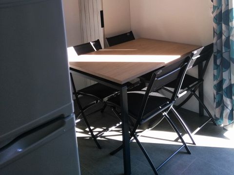 MOBILHOME 2 personnes - Charme 20m² Confort (1ch - 2pers.) + Clim + Terrasse non-couverte