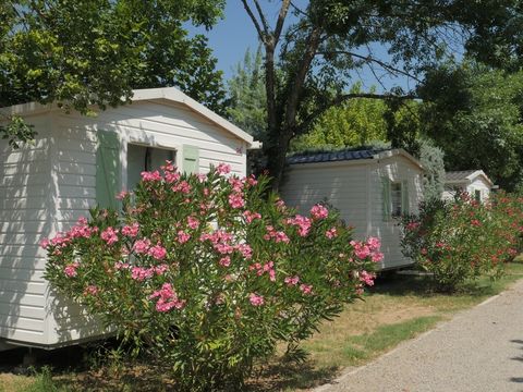 MOBILHOME 4 personnes - 24m² Standard (2ch - 4pers.) + Paillotte extérieure