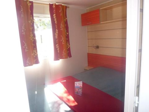 MOBILHOME 4 personnes - 24m² Standard (2ch - 4pers.) + Paillotte extérieure