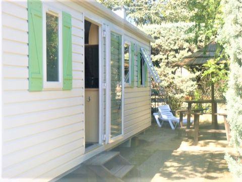 MOBILHOME 4 personnes - 24m² Standard (2ch - 4pers.) + Paillotte extérieure