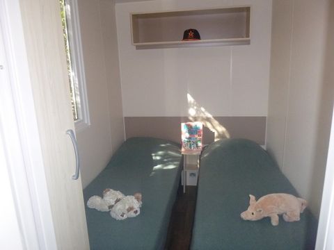 MOBILHOME 4 personnes - 24m² Standard (2ch - 4pers.) + Paillotte extérieure