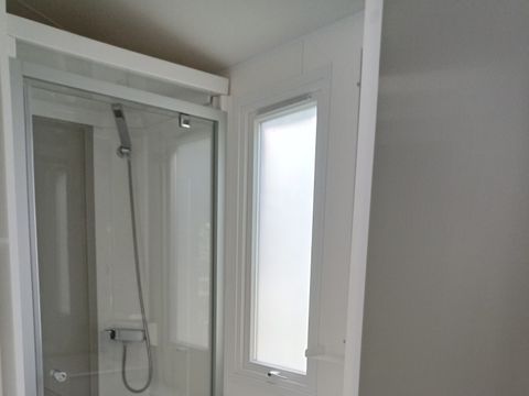 MOBILHOME 7 personnes - 30m² Confort (2ch - 5/7pers.) + Clim + Terrasse couverte