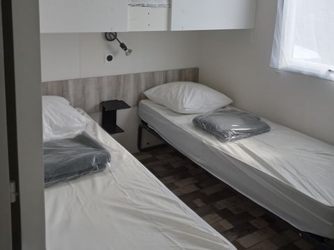 MOBILHOME 7 personnes - 30m² Confort (2ch - 5/7pers.) + Clim + Terrasse couverte - Dimanche