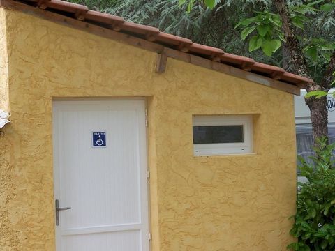 Emplacement - Forfait GRAND STANDARD : 1 tente, caravane ou camping car / 1 voiture / électricité 10A /