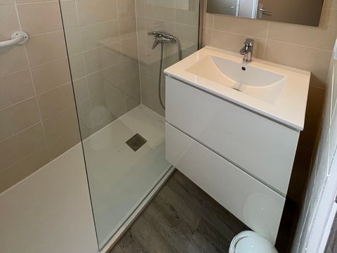 BUNGALOW 4 personnes - Cottage LA GARIOTTE - 4 personnes - 2 chambres - Climatisé - Télévision - Lave-vaisselle - S