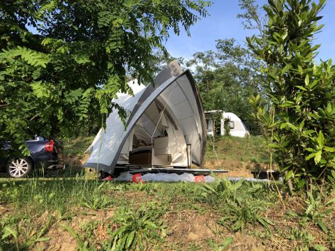 Emplacement - Exclusive Emplacement 136-180m² : voiture + tente/caravane ou camping-car + électricité 1 pers.