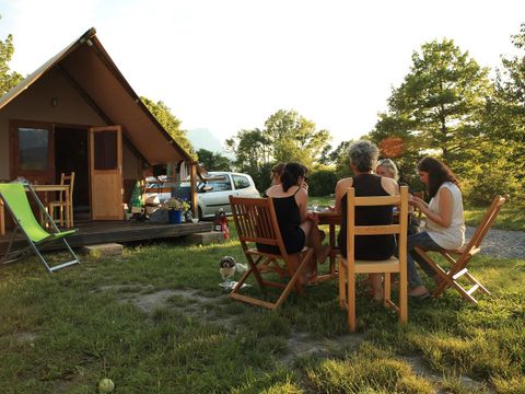 Tente en toile et en bois 5 personnes - Cabane Lauzerot Premium avec sanitaires