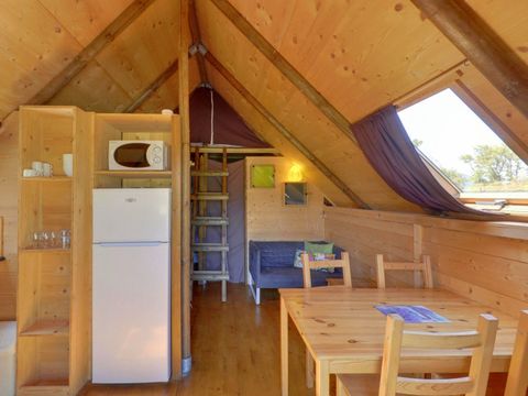 Tente en toile et en bois 5 personnes - Cabane Lauzerot Premium avec sanitaires